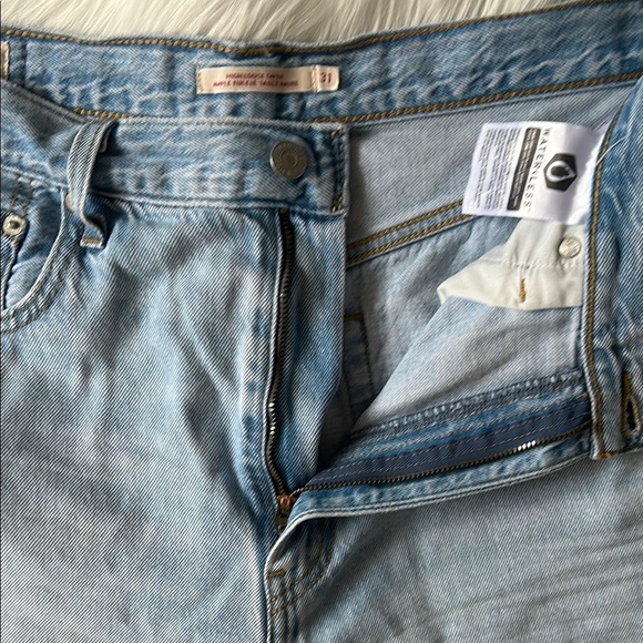 Levi's Blue Bermuda Jean Shorts Relaxed Fit Frayed Hem - Picture 3 of 6